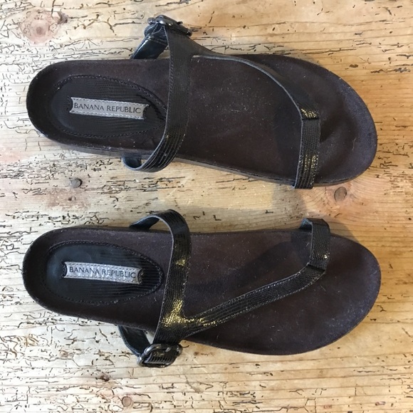 New NWOT Banana Republic Luci Embossed Lizard Brown Toe Loop Sandals 10 - Picture 2 of 7